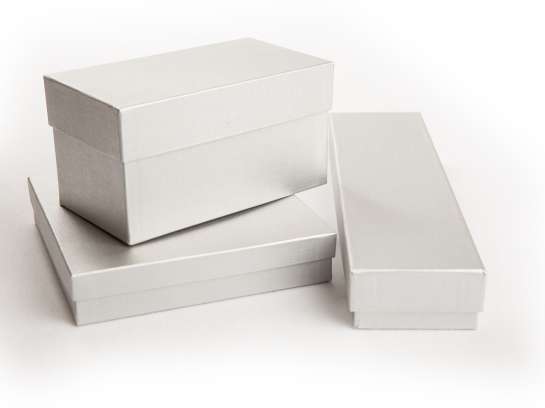 Rheinpack - Vollkarton Verpackungen - Verkaufsverpackungen - Promotionsverpackungen - Süsswarenverpackungen - Geschenkverpackungen - Wellkarton Verpackungen - Graukarton Verpackungen - Stulpdeckelschachel - Klappdeckelschachteln - Archivschachteln - Lagerschachteln - Faltschachteln - Gitterfachstege - Kantenschoner - Rillbox - Ritzbox - Überzogene Verpackungen - RheinDesign - Rohkartonage - Geschenkverpackungen B2B - CAD Verpackungsentwicklung - Beratung Kartonverpackung - Konzeption Kartonverpackung - Produktion Kartonverpackung - Prägedruck Kartonverpackung - Papira® - Papira® Hohlwand Verpackungen - Papira® Schieber Verpackungen - Papira® Eclipse - Papira® Mini Selection - Beutel Verpackung - Schokotafel Verpackung - Papira® LOVE - Rheinpack GmbH: Ihr Partner für Verpackungen aus Karton - von der Konzeption bis zur Realisierung! Rheinpack - Solid cardboard packaging - Sales packaging - Promotional packaging - Confectionery packaging - Gift packaging - Corrugated cardboard packaging - Grey cardboard packaging - Hinged lid boxes - Folding cartons - Archive boxes - Storage boxes - Folding boxes - Grid partition inserts - Edge protectors - Crease box - Score box - Coated packaging - RheinDesign - Raw cardboard packaging - B2B gift packaging - CAD packaging development - Cardboard packaging consultation - Cardboard packaging concept - Cardboard packaging production - Embossed printing cardboard packaging - Papira® - Papira® Hollow wall packaging - Papira® Slider packaging - Papira® Eclipse - Papira® Mini Selection - Bag packaging - Chocolate bar packaging - Papira® LOVE - Rheinpack GmbH: Your partner for cardboard packaging - from concept to realization!